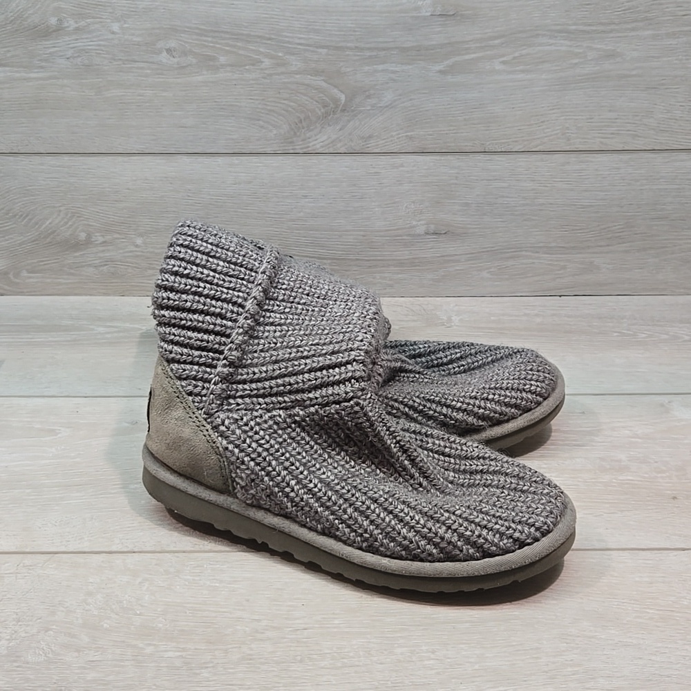 Ugg Australia Women 5819 Cardi Sweater Button boots shoes sz 6